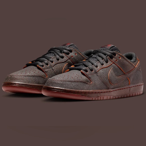 Nike SB dunk
'Krampus' 🔥💣😈🖤
Brand new - Picture 2 of 12